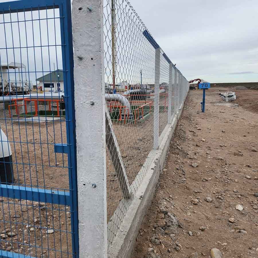 Construcción y reacondicionamiento de cercos perimetrales. Servicios para la industria petrolera en Neuquén, Patagonia Argentina