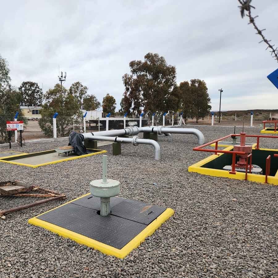 Construcción y reacondicionamiento de cercos perimetrales. Servicios para la industria petrolera en Neuquén, Patagonia Argentina